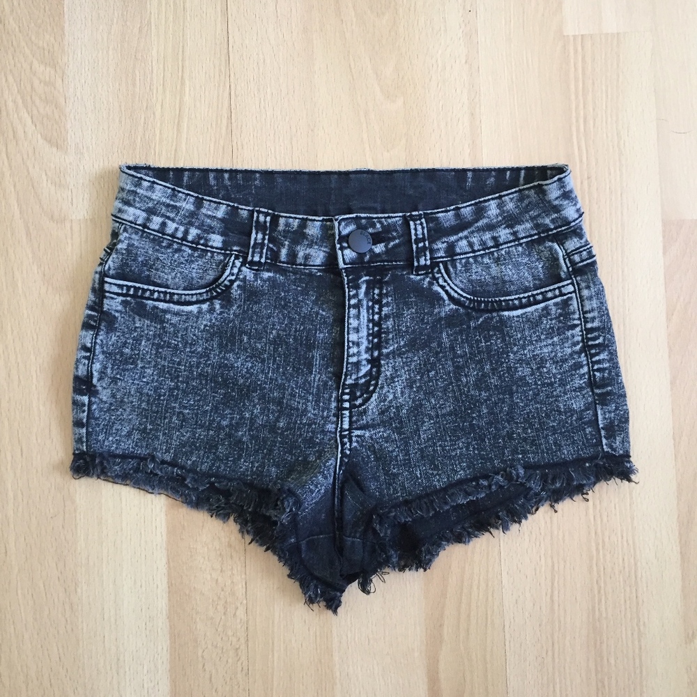 H&M Acid washed black shorts